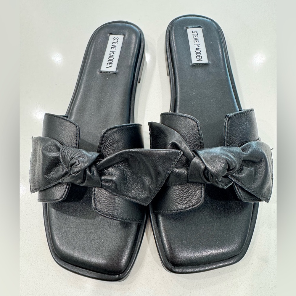 🖤NWOT🖤 Steve Madden Tatum Black slide sandal in size 9.5